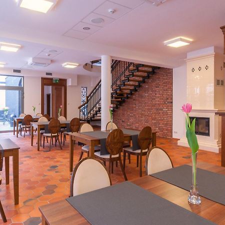 Gosciniec Kasztel U Gostla Hotel Murowana Goślina Exterior foto
