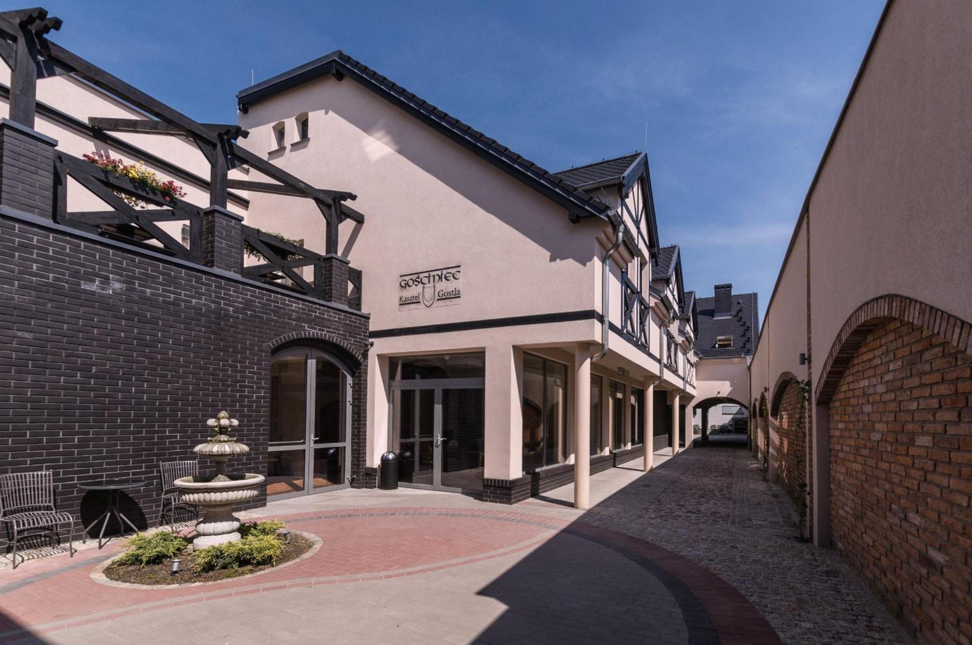 Gosciniec Kasztel U Gostla Hotel Murowana Goślina Exterior foto