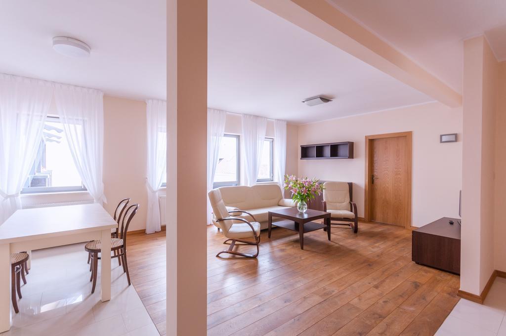 Gosciniec Kasztel U Gostla Hotel Murowana Goślina Quarto foto