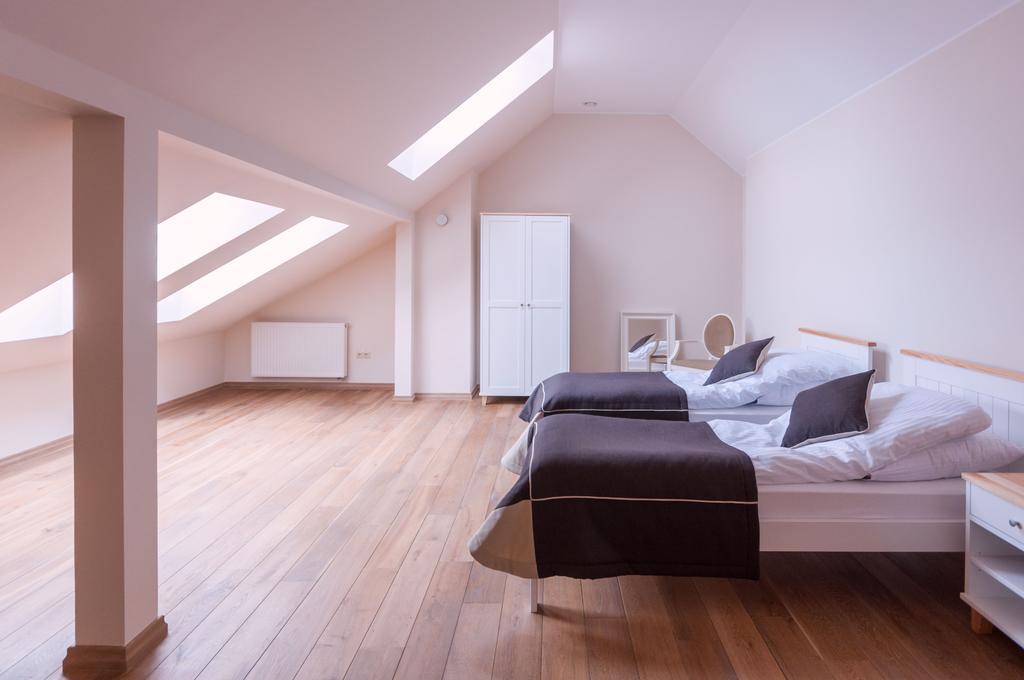 Gosciniec Kasztel U Gostla Hotel Murowana Goślina Quarto foto